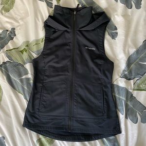 Women’s Columbia black vest